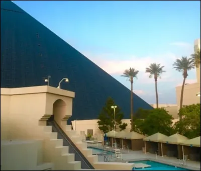 Le tout est de savoir, d'après cette image, lequel de deux fait de l'ombre à l'autre !