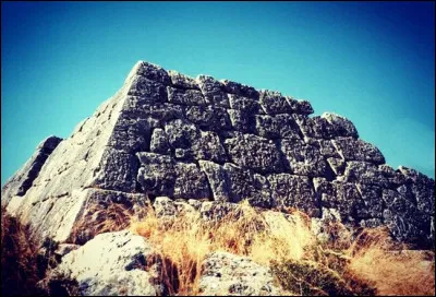 La pyramide de Hellinikon (Grèce) daterait de ...