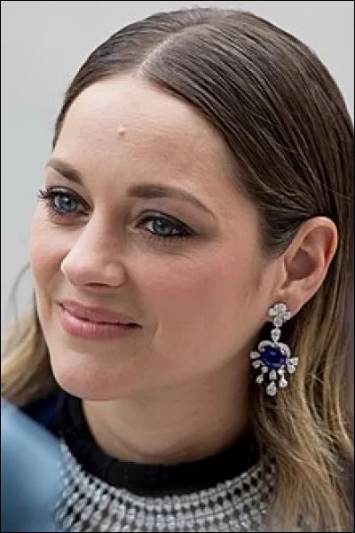 Qui est cette Marion, actrice française qui obtient en 2008, un César, un Golden Globe et un Oscar pour son rôle dans le film "La Môme" ?