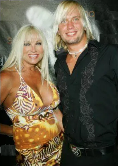 Quel nom donne-t-on à une femme d'âge mûr qui a des relations avec un homme bien plus jeune qu'elle ?