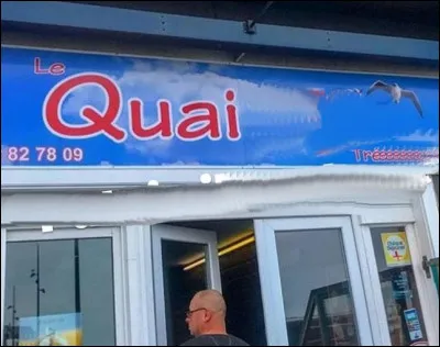 Non, ce n'est pas celui de la gare, mais ... (Complétez !)