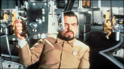 Quel acteur est Hugo Drax dans le film "Moonraker" ?