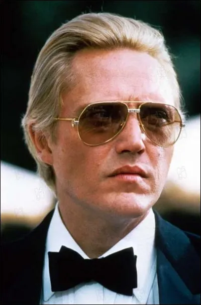 Quel acteur est Max Zorin dans le long-métrage "Dangereusement vôtre" ?