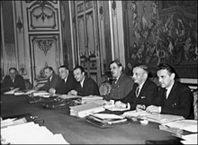 Le 20 janvier 1946, Charles de Gaulle démissionne-t-il de son poste de président du Gouvernement provisoire de la République française pour des raisons de santé ?
