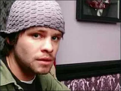 Moins prsent que les autres mais jamais loin pour servir de souffre-douleur, il est :