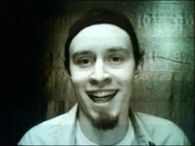 Des faux airs de Matt LeBlanc, il est :