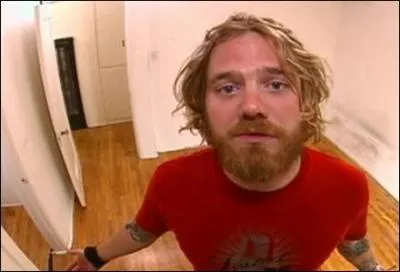 Souvent gel ou fracass par terre, il est :