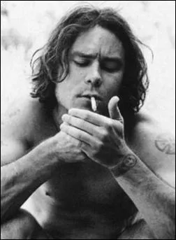 Beau gosse de la bande, il est clebre pour son personnage de Party Boy, c'est :