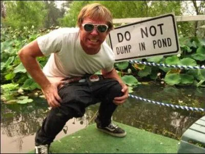 Dot d'un seul testicule aprs un accident de ski, il est :