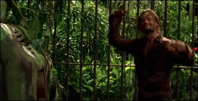 Quelle musique retentit lorsque Saywer réussit à trouver le fonctionnement de la cage des ours polaires à la station de l'Hydre ?