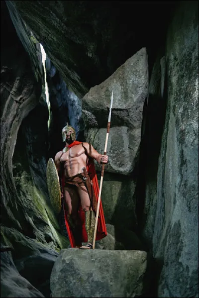 Garde personnel des rois de Sparte au nombre de 300 puissants et jeunes combattants. Qui sont-ils ?