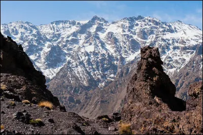 Dans quel pays la chaîne montagneuse du Haut Atlas est-elle située ?