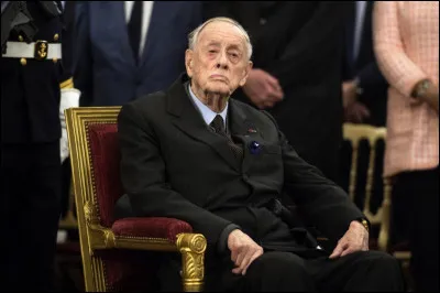 De Gaulle avait un talent particulier pour :