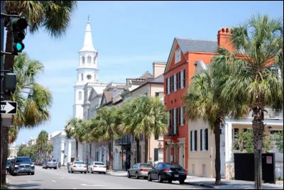 C'est le nom de la capitale de la Virginie occidentale ; c'est aussi celui de la deuxième ville de Caroline du sud (photo), fondée en 1670 sur la côte :