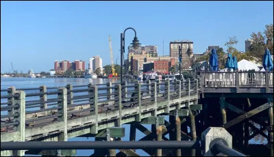 C'est le nom d'une ville portuaire de 100 000 habitants en Caroline du nord, fondée en 1739 (photo) ; c'est aussi le nom de la ville la plus peuplée du Delaware :