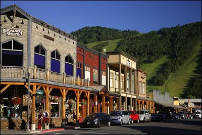C'est le nom d'une ville de 10 000 habitants du Wyoming, située à l'entrée du parc du Grand Teton (photo) ; c'est aussi le nom de la capitale du Mississippi :