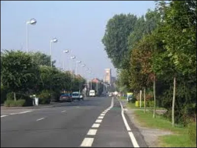 Je vous emmène dans les Hauts-de-France, à Loon-Plage. Ville de la communauté urbaine de Dunkerque, dans le Westhoek français, elle se situe dans le département ...