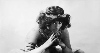 Toutes ces années m'amènent un succès grandissant et je commence à mener un grand train de vie, après avoir quitté mon mari.