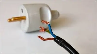 Quel bricolage cet électricien réalise-t-il ?