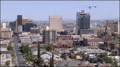 Dans quel Etat se trouve la ville d'El Paso, 700 000 habitants ?