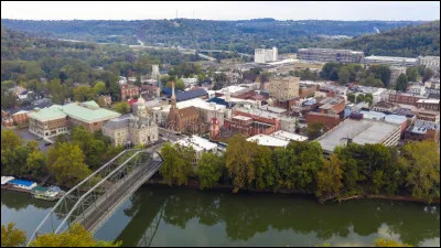 De quel Etat Frankfort est-elle la petite capitale ?