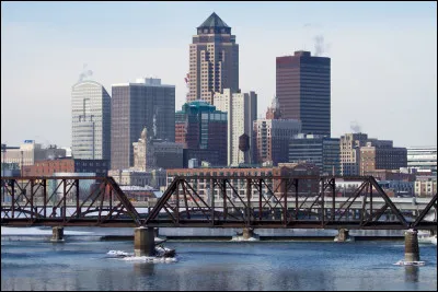 De quel Etat Des Moines est-elle la capitale et la ville principale ?