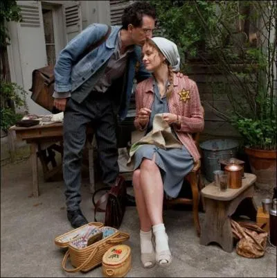 De quel pays sont-ils originaires, lui et sa femme ?