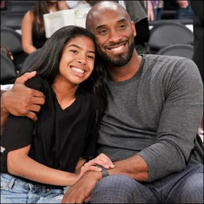 Comment s'appelle la légende du basket disparue tragiquement avec une de ses filles en janvier dernier lors du crash d'un hélicoptère ?
