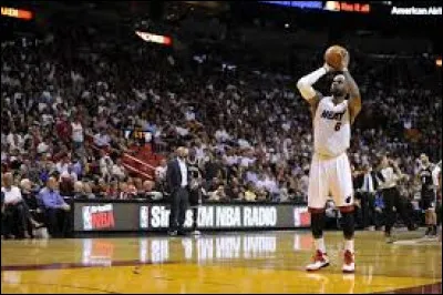 A combien de lancer(s)-franc(s) ai-je droit si je marque mon panier mais qu'il y a aussi faute sur moi ?