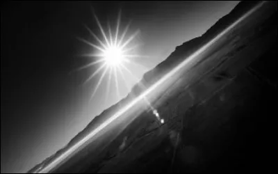 Qui a écrit "La Maison d'Âpre-Vent" ?