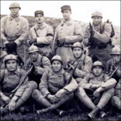 Quel surnom est donné aux soldats français de la Première Guerre mondiale en allusion à leur courage viril ?