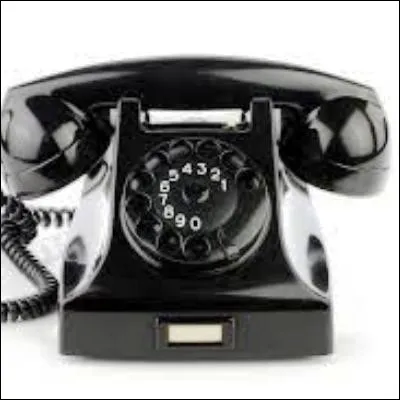 Quel inventeur commercialisa le premier téléphone et fut longtemps considéré comme son inventeur ?