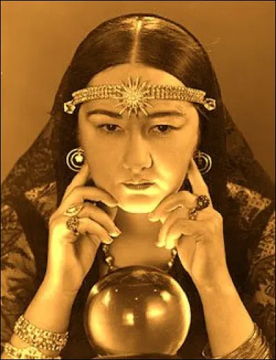 Si la diseuse de bonne aventure est chiromancienne, dans quoi lira-t-elle votre avenir ?