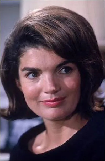 Quel est le prénom de l'épouse de feu le président John Fitzgerald Kennedy, morte en 1994 ?