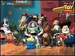 Toy Story 2. Dans quoi se cachent les jouets pour traverser une rue trs frquente ?
