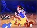 Blanche Neige. Qui aide Blanche-Neige  trouver son chemin jusqu' la maison des sept nains ?