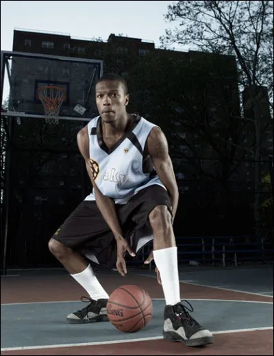 Qui est cet ancien joueur en And1 qui est d'ailleurs le cr&eacute;ateur du crazy legs ?