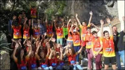 Qui entraîne les -15 ans féminines ?