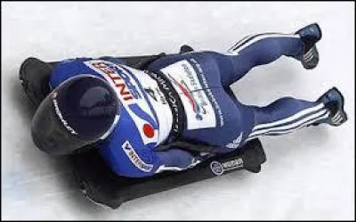 Lequel de ces sports de glisse se pratique à plat ventre, tête devant ?