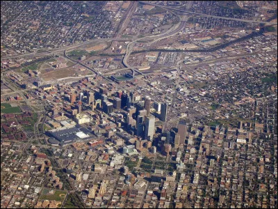 De quel Etat Denver est-elle la capitale ainsi que la plus grande ville ?