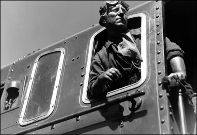 Qui est l'acteur principal du film de Jean Renoir ''La Bête humaine'' ?