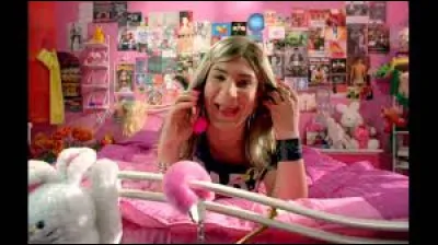 Qui a chanté aux côtés de Yelle "Parle à ma main" ?