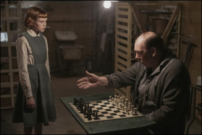 Comment s'appelle le gardien de l'orphelinat qui apprend à Beth à jouer aux échecs ?