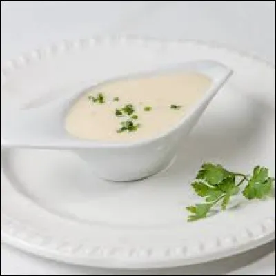Le beurre blanc est une sauce &agrave; base de beurre demi-sel, de vin blanc et d'&eacute;chalotes.