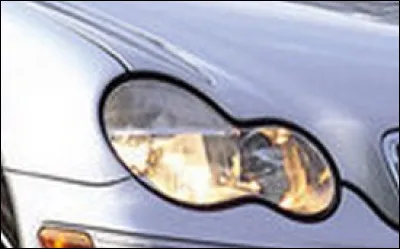 Cette optique avant, particulière dans les années 2000, est montée sur une...