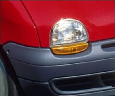 Cette face avant de grenouille est, en fait, l'optique d'une...