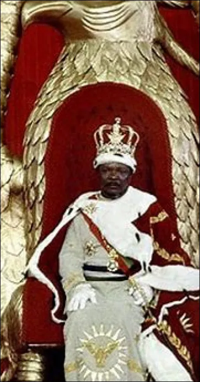 Quel grand admirateur de Napoléon se fit sacré empereur de la République de Centrafrique en 1977 ?