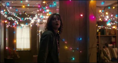 Pourquoi Joyce a-t-elle accroché toutes ces lumières ?