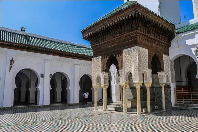 Où se trouve la ville de Fès ?