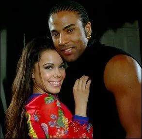 Avec qui Lola tait-elle quand elle a couch avec Pavel ?